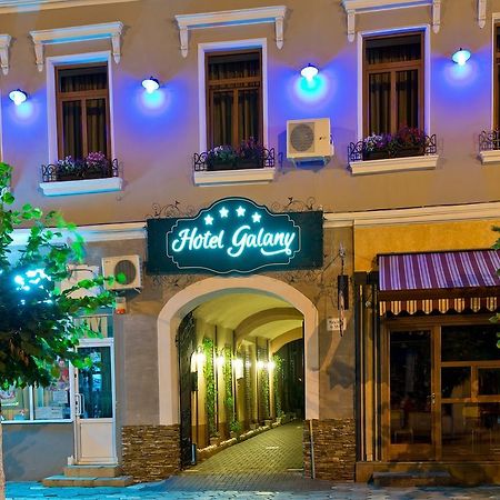 Hotel Galany Radauţi Bagian luar foto