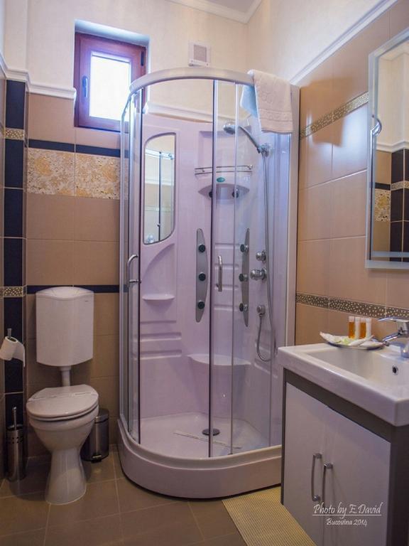 Hotel Galany Radauţi Bagian luar foto