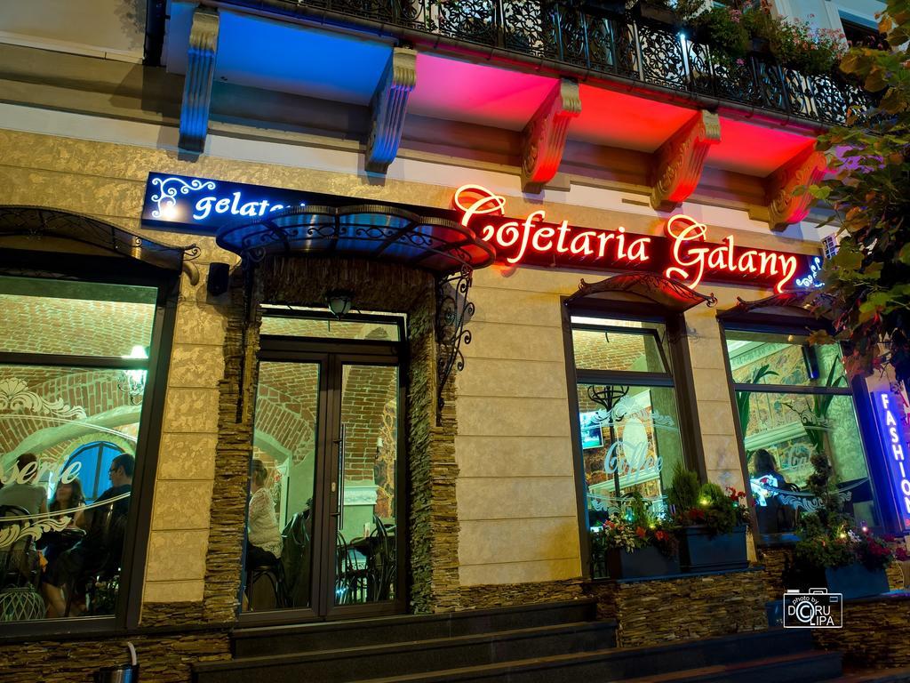 Hotel Galany Radauţi Bagian luar foto