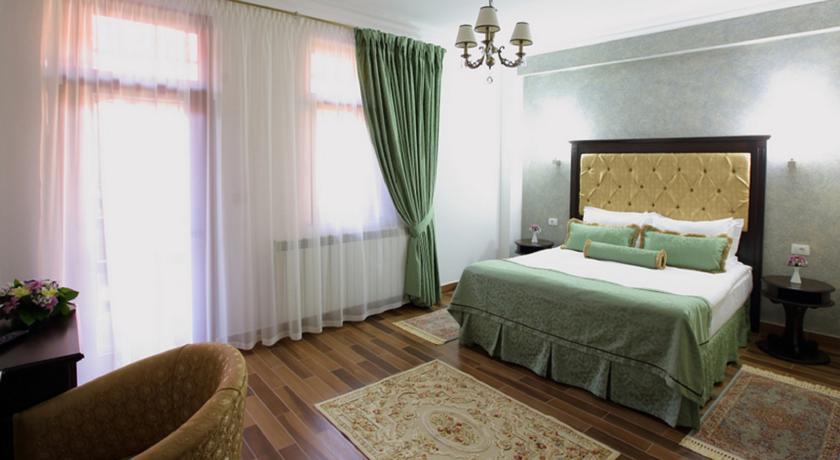 Hotel Galany Radauţi Bagian luar foto