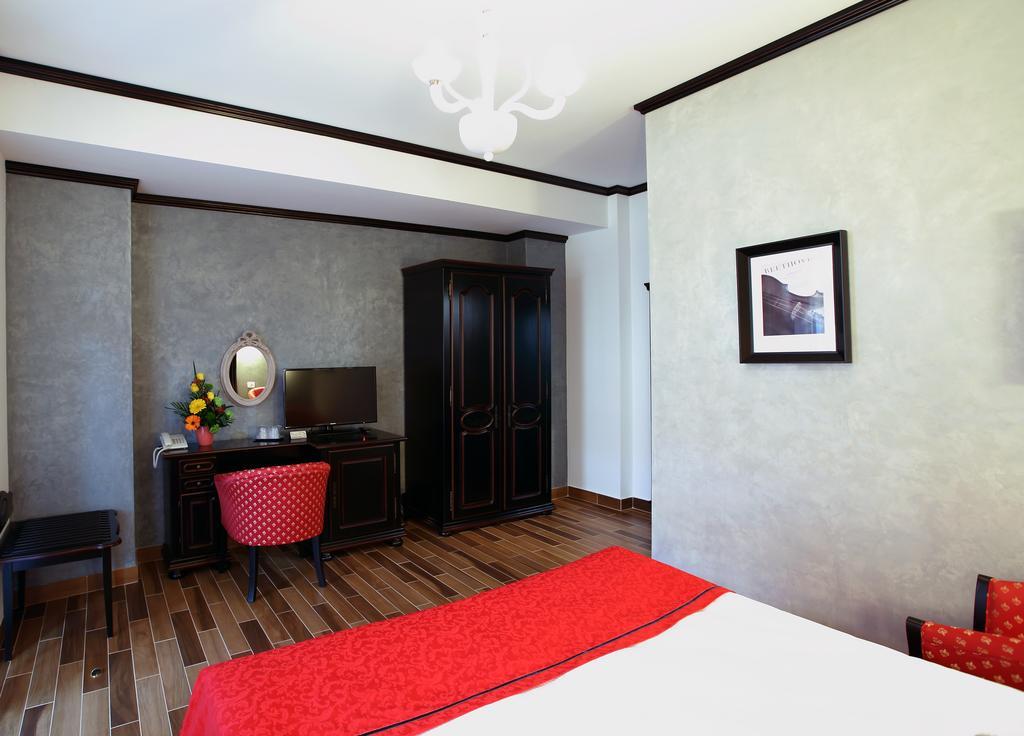 Hotel Galany Radauţi Bagian luar foto