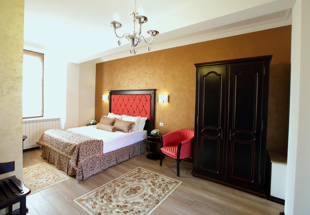 Hotel Galany Radauţi Bagian luar foto