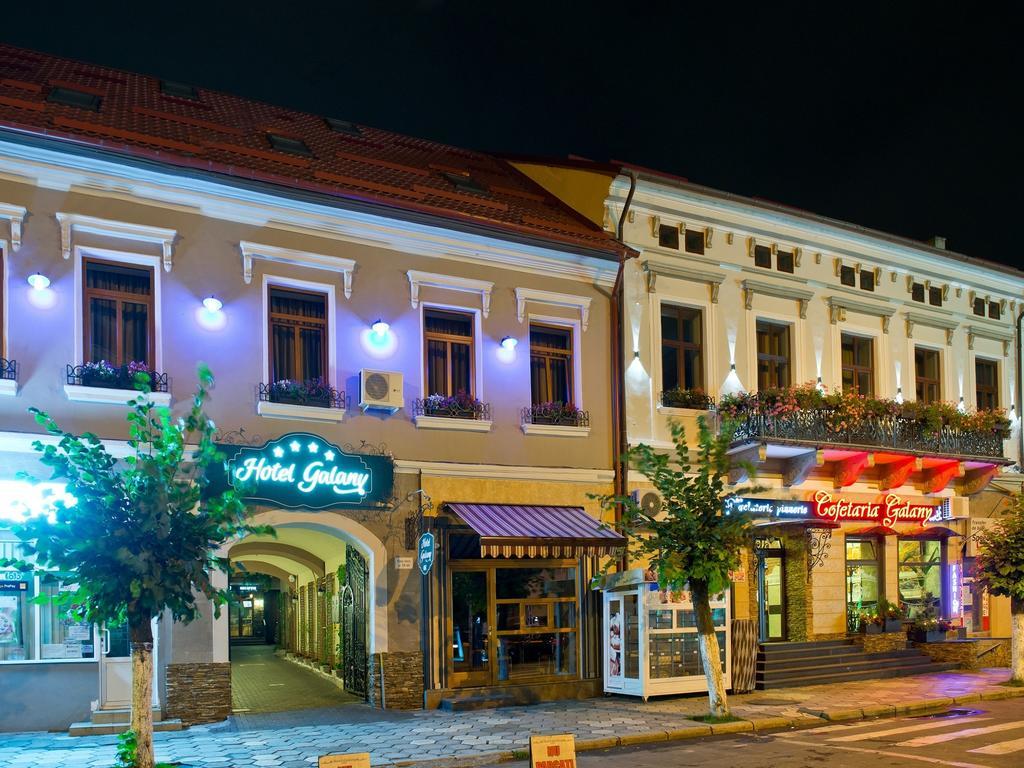 Hotel Galany Radauţi Bagian luar foto