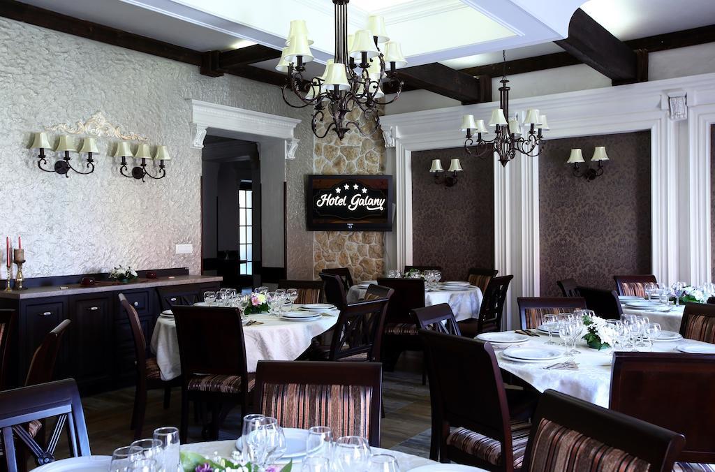 Hotel Galany Radauţi Bagian luar foto