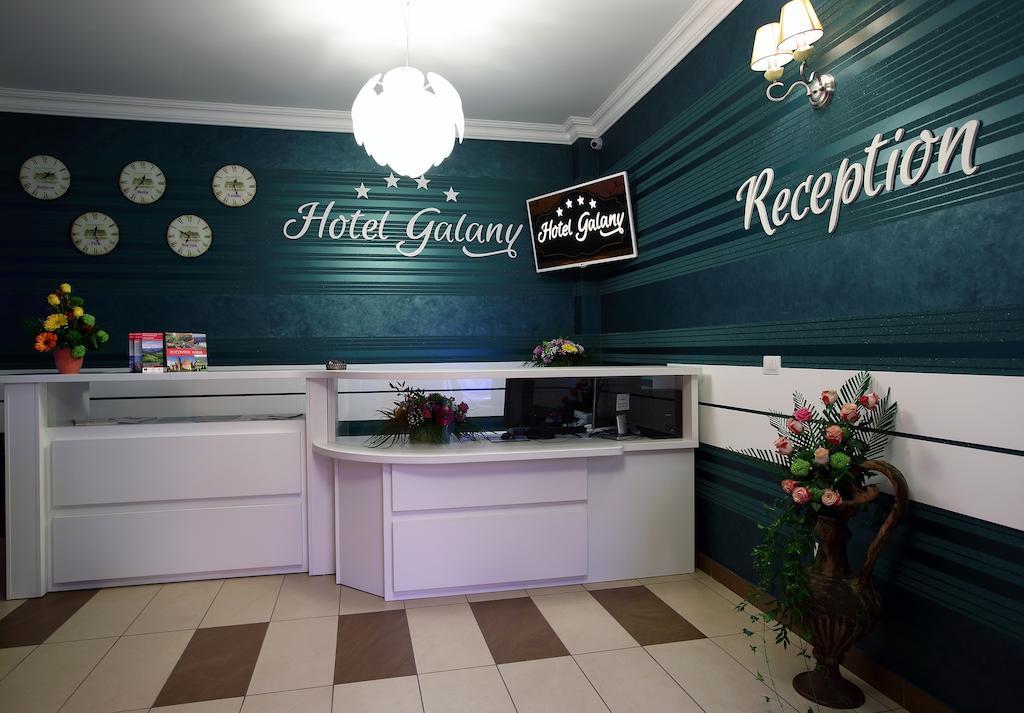 Hotel Galany Radauţi Bagian luar foto