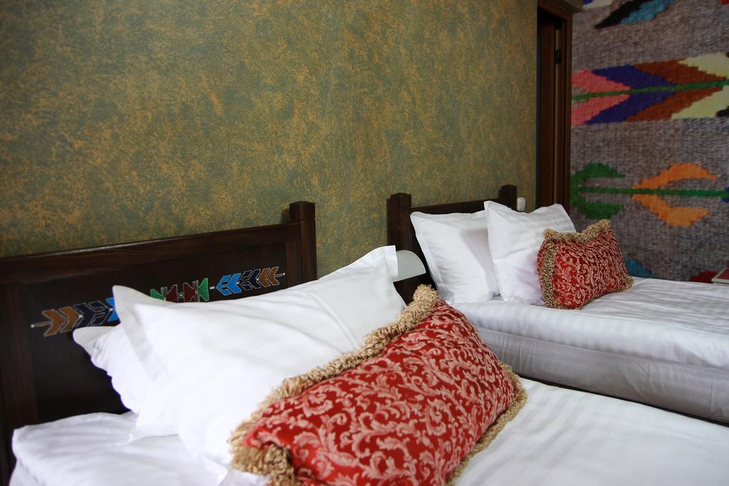 Hotel Galany Radauţi Bagian luar foto