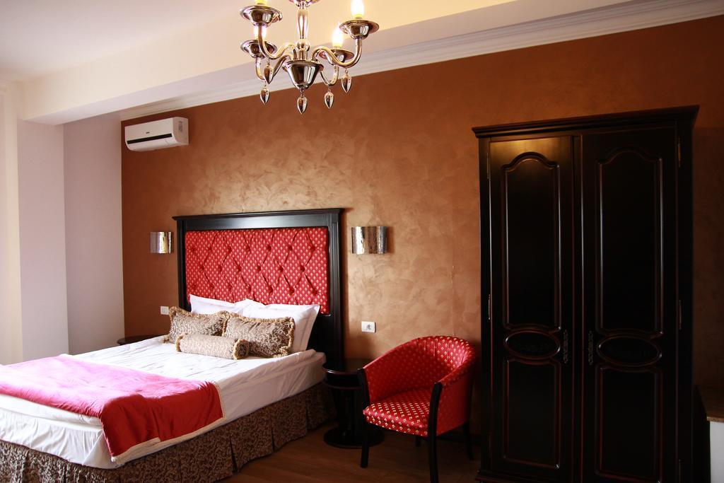 Hotel Galany Radauţi Bagian luar foto